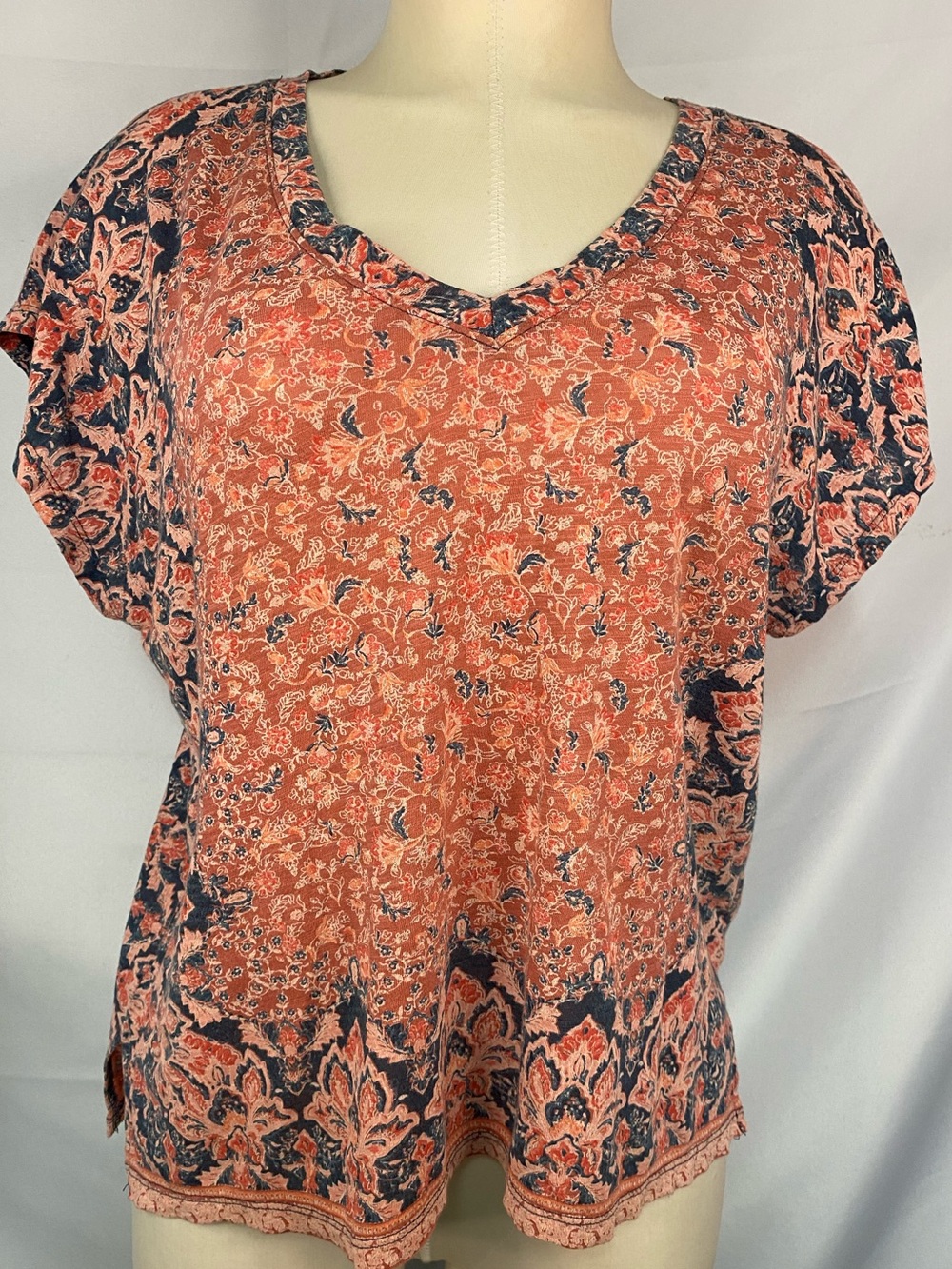Lucky Brand Coral and Navy Floral V-Neck Blouse Women’s Small